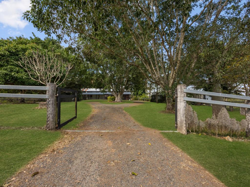 156 Cambridge Dr, Mount Hallen, QLD 4312