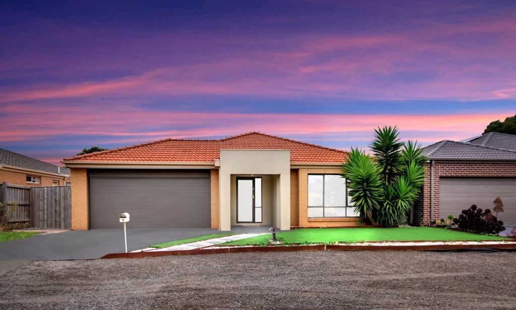 8 BARLEYGRASS CRES, BROOKFIELD, VIC 3338