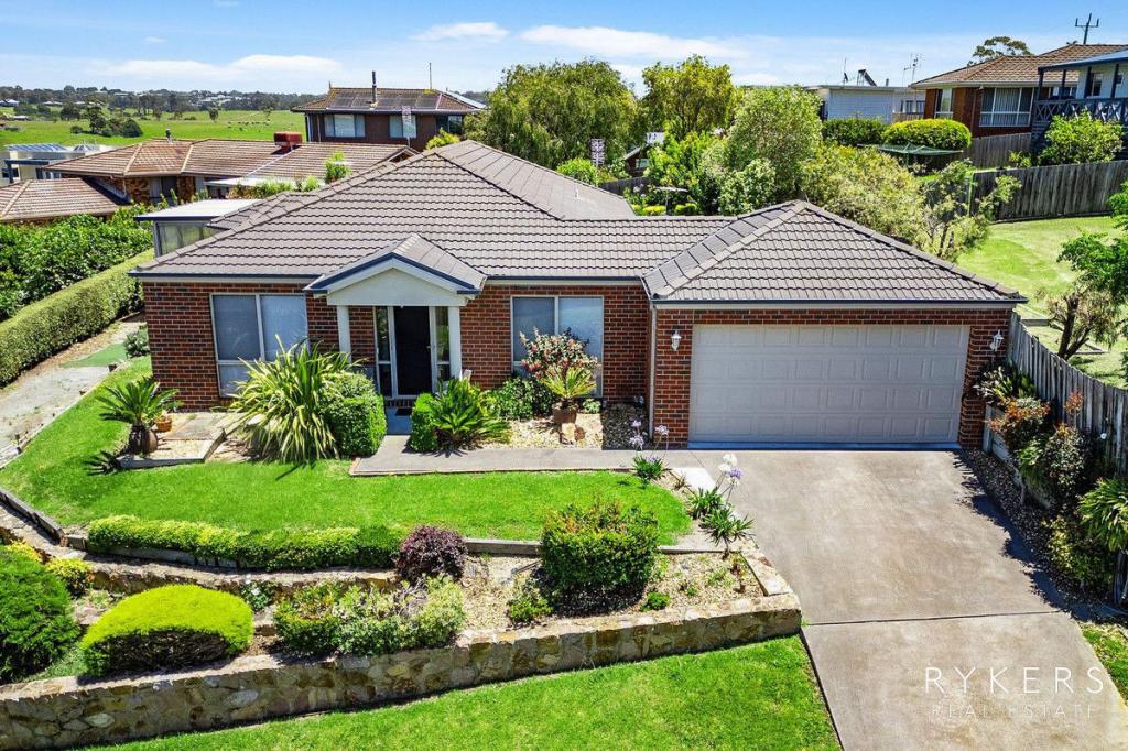 11 Hillcrest Rise, Lakes Entrance, VIC 3909