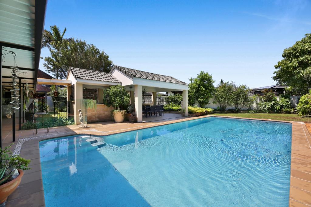 37 Spindle St, Palm Beach, QLD 4221