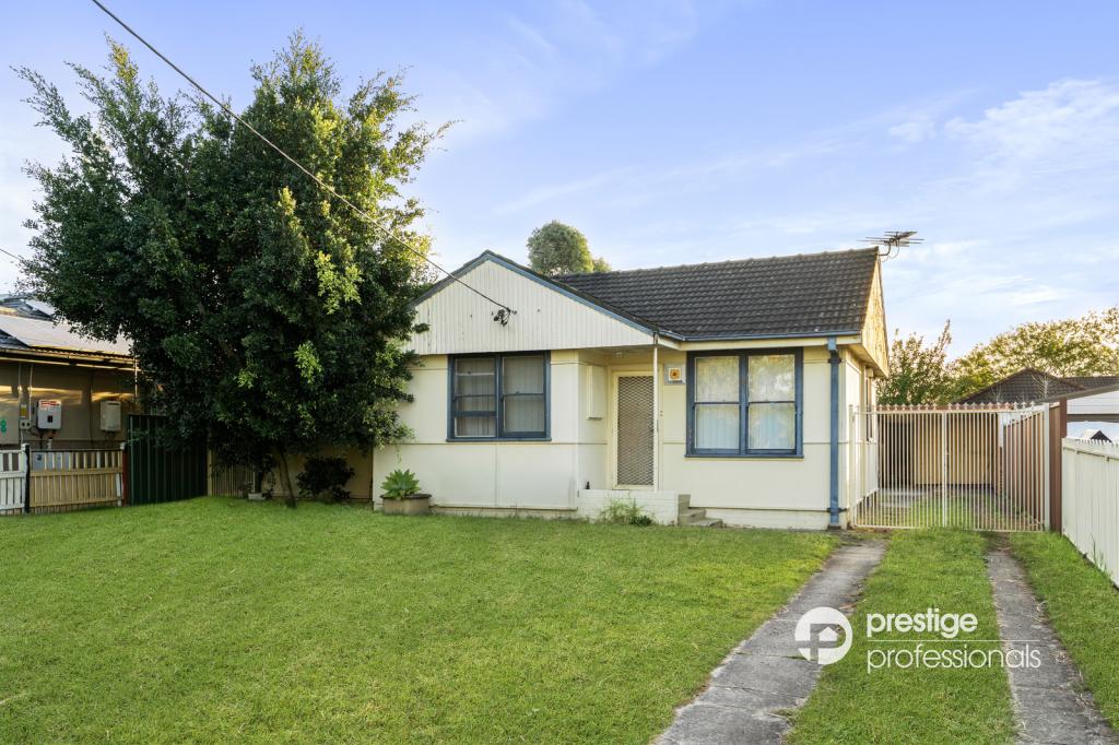 57 Derna Rd, Holsworthy, NSW 2173