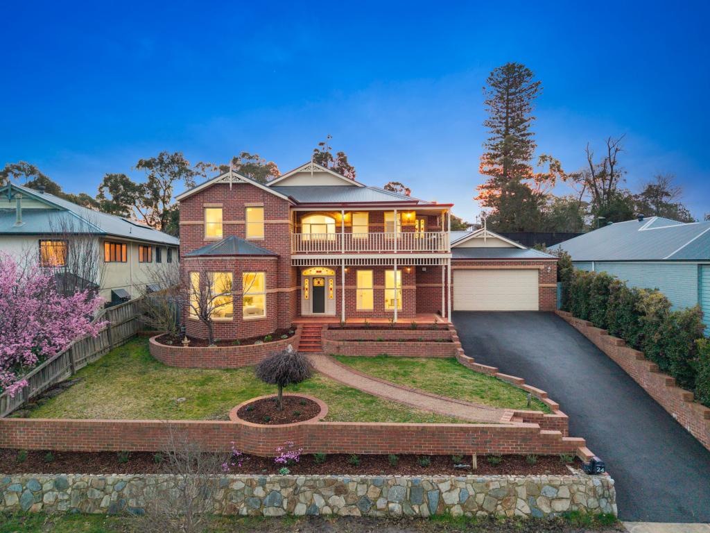 24 Pioneers Cres, Pakenham, VIC 3810