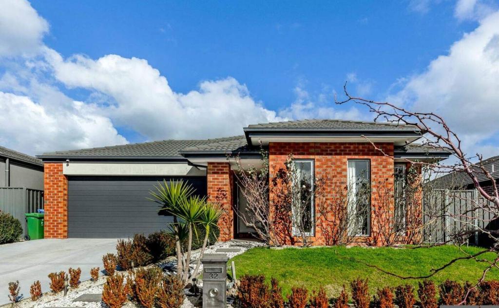 32 Fleuve Rise, Clyde North, VIC 3978