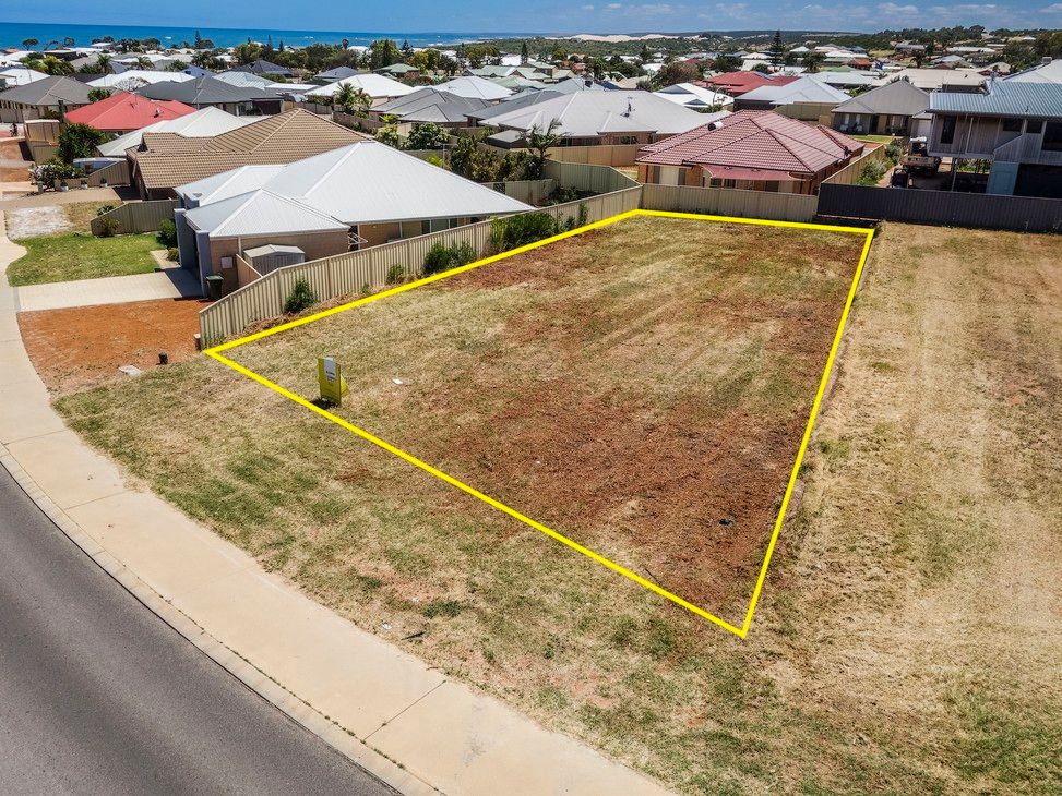 33 Reef Bvd, Drummond Cove, WA 6532