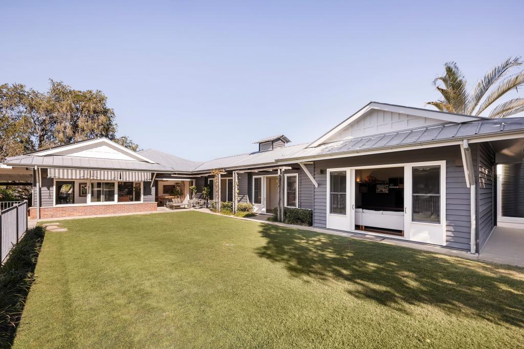 10 Kinmond Ave, Wavell Heights, QLD 4012