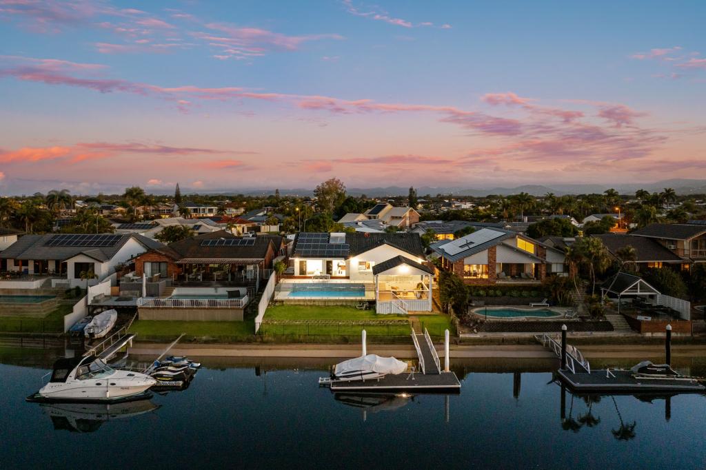 26 Kincardine Dr, Benowa, QLD 4217