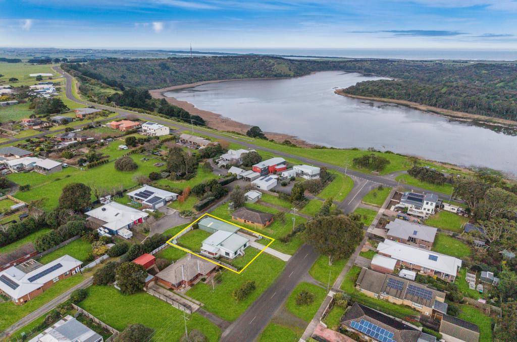 8 Anzac Ave, Koroit, VIC 3282