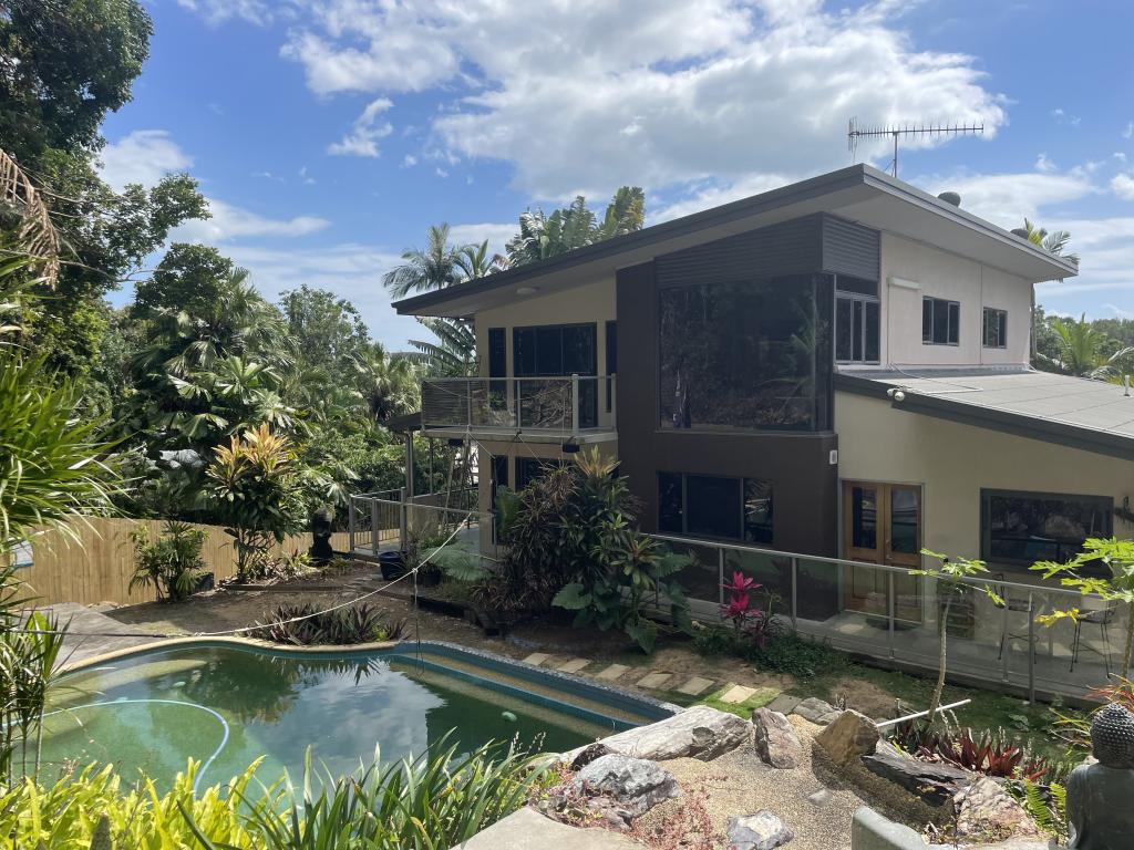 101 Aeroglen Dr, Stratford, QLD 4870