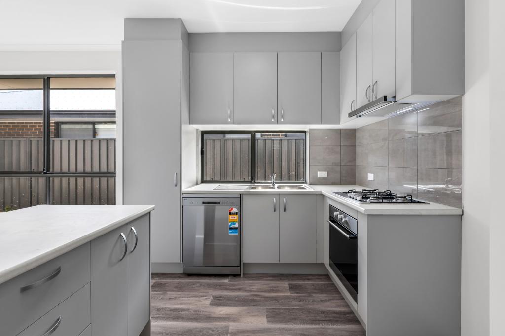 6 Irving Pl, Para Hills, SA 5096