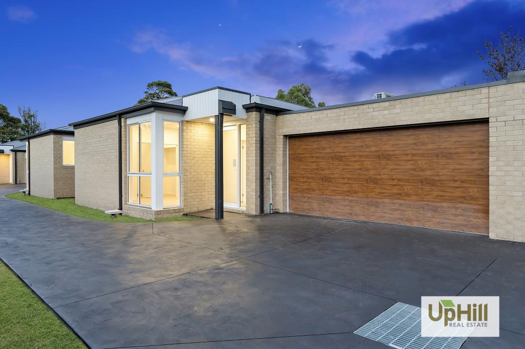 4 EDWARD CL, PAKENHAM, VIC 3810