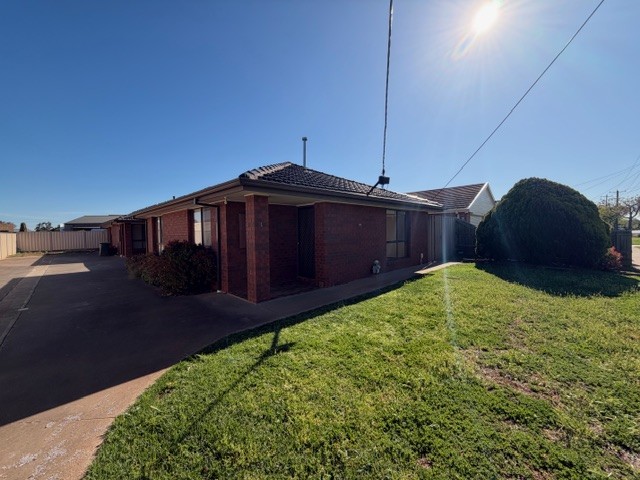 1/112 Tower Rd, Werribee, VIC 3030