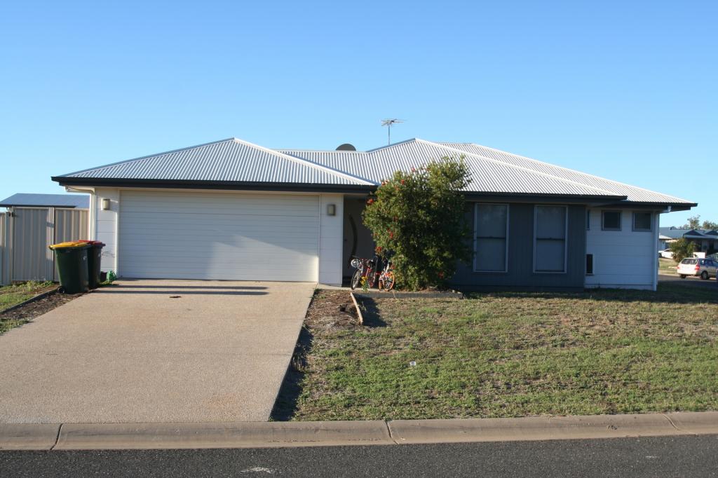 2/32 Lakeside Dr, Emerald, QLD 4720