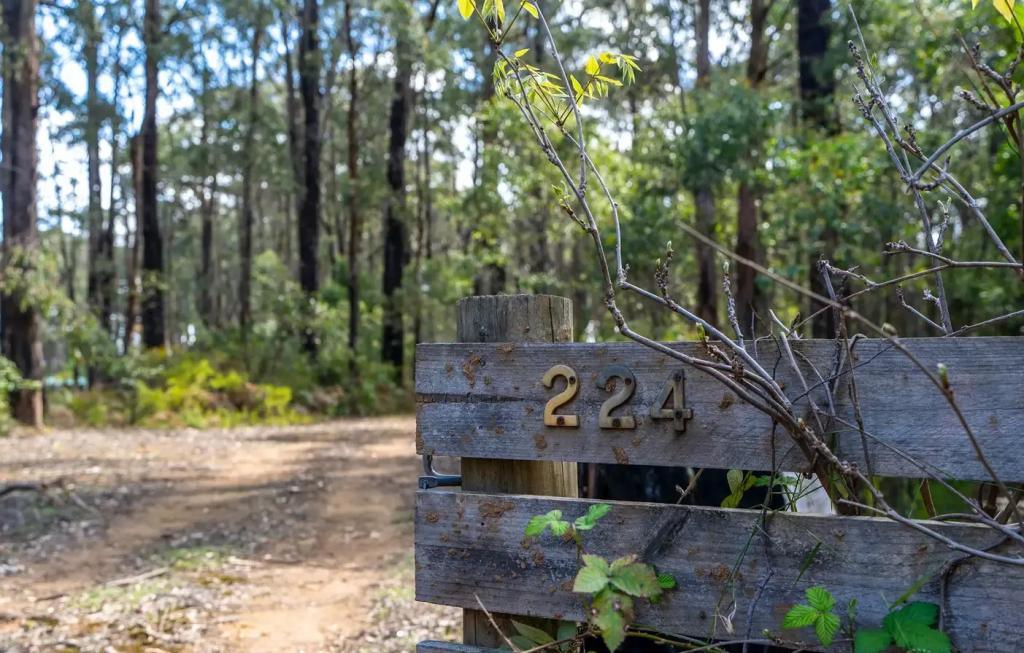 224 Edenvale Cres, Kinglake West, VIC 3757