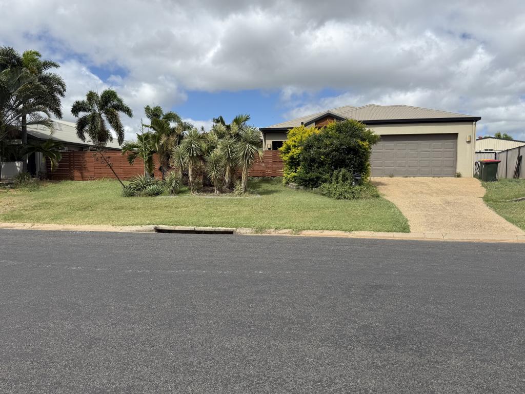 8 NORTON CT, MORANBAH, QLD 4744