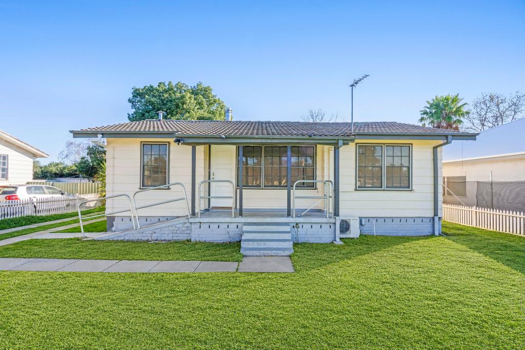 2 Meads Pl, Mount Austin, NSW 2650