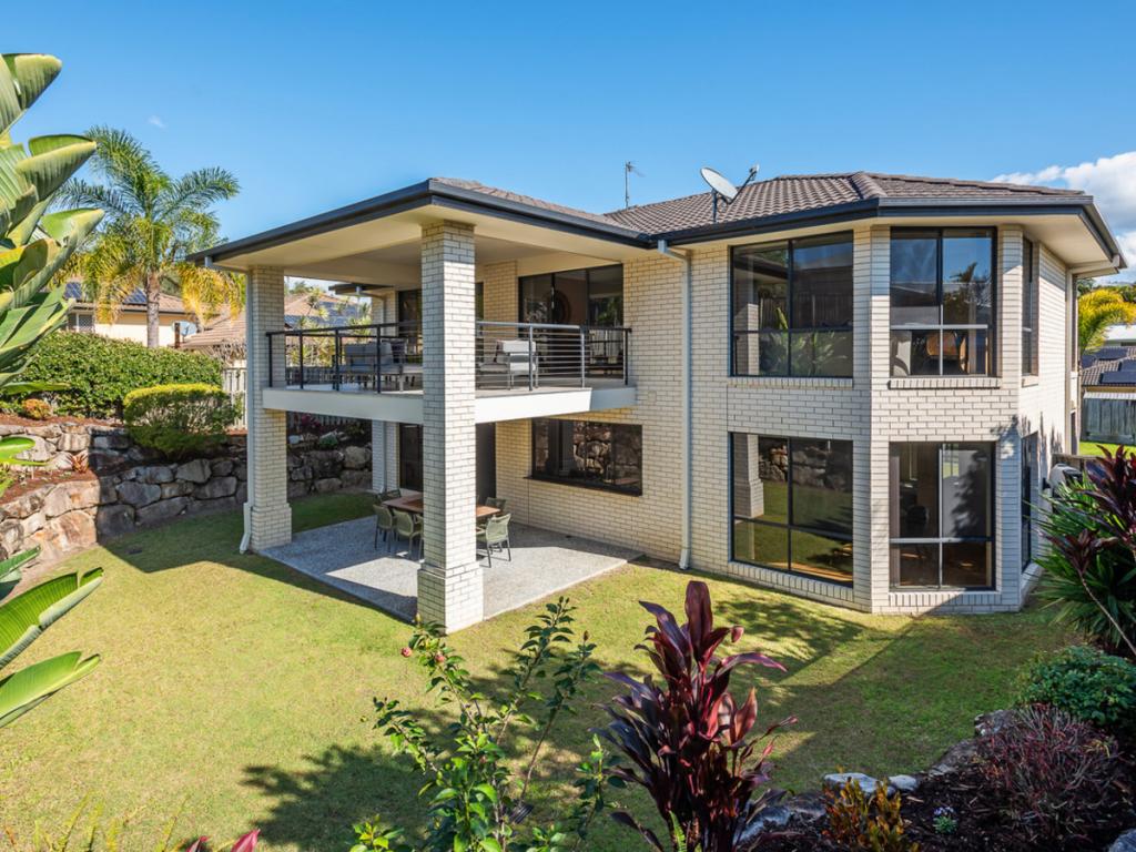 4 Sandow St, Pacific Pines, QLD 4211