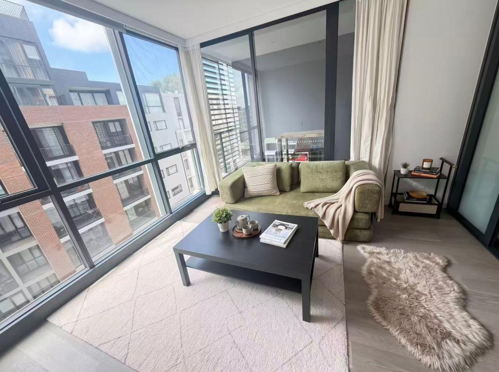 A808/8 HINCHCLIFFE PL, ZETLAND, NSW 2017
