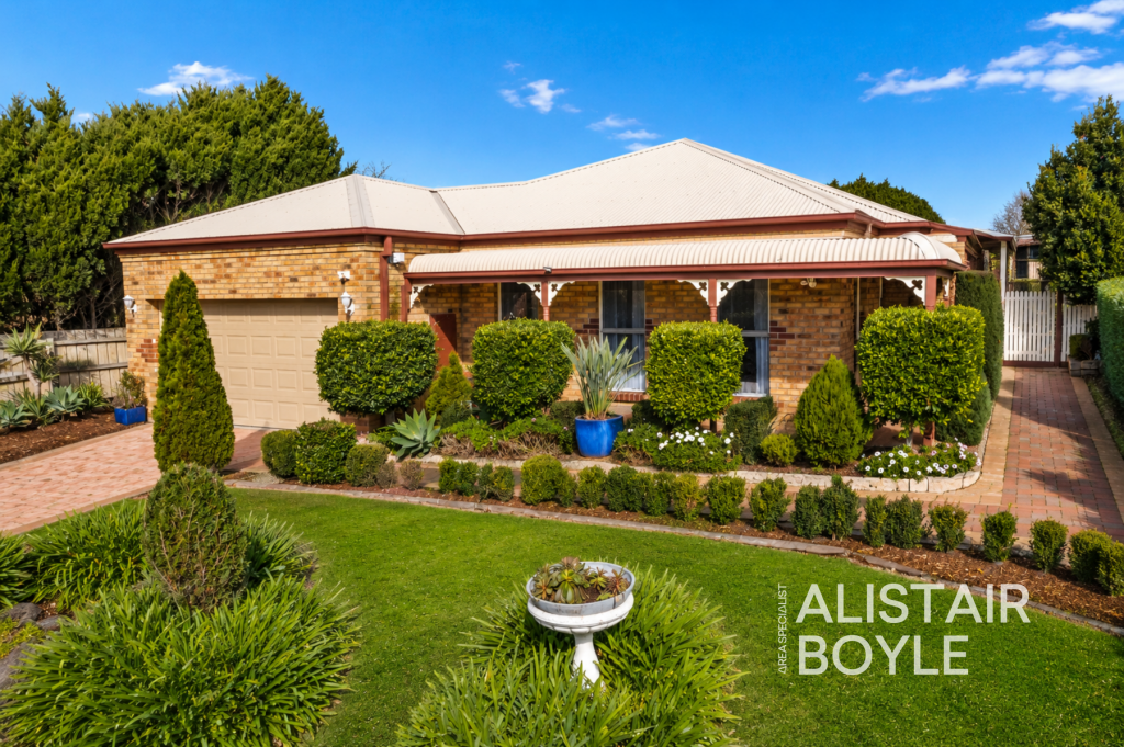 16 EVERGOLD CL, NARRE WARREN SOUTH, VIC 3805