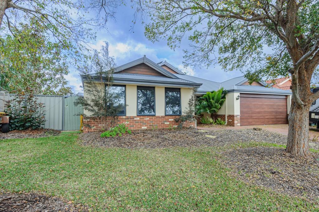 26 Benalla Cres, Byford, WA 6122