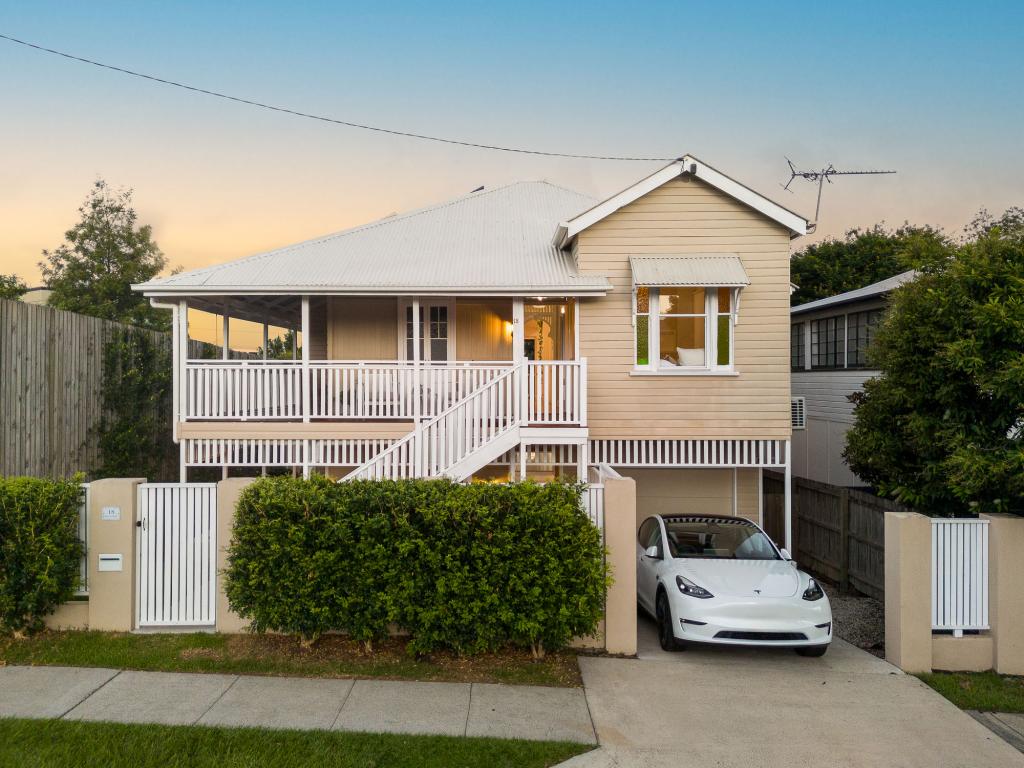 18 Swan St, Gordon Park, QLD 4031