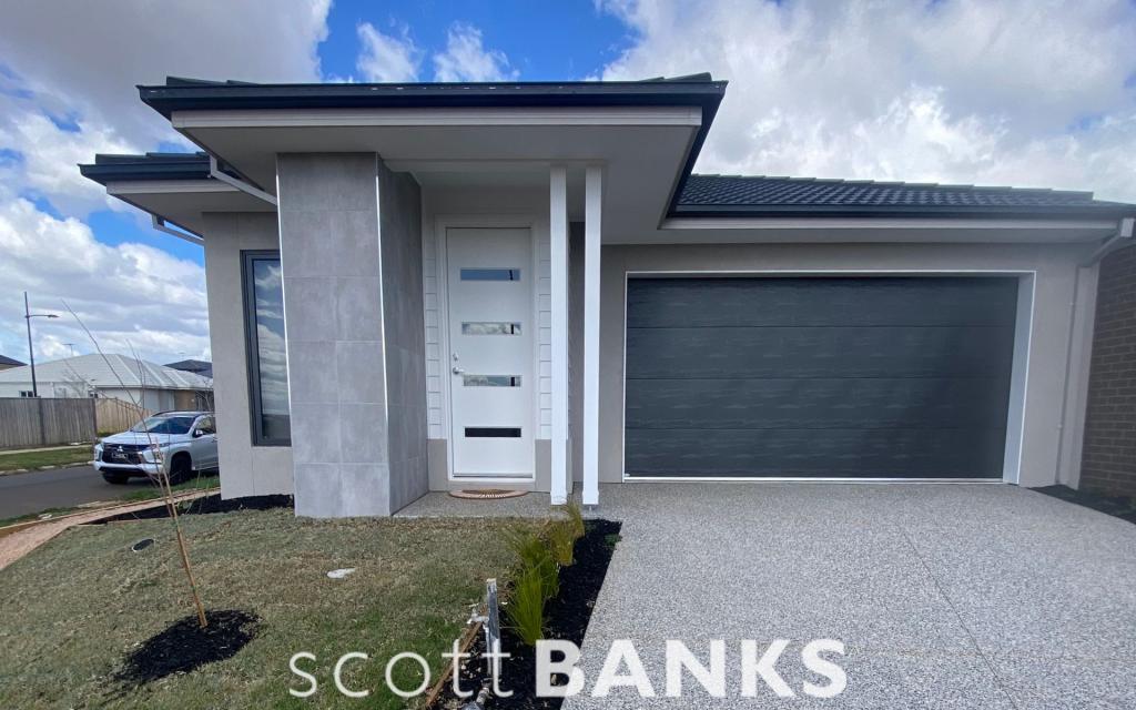 28 VIOLA DR, ROCKBANK, VIC 3335