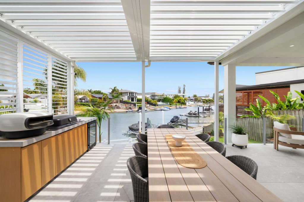 2 Cedar Pl, Broadbeach Waters, QLD 4218