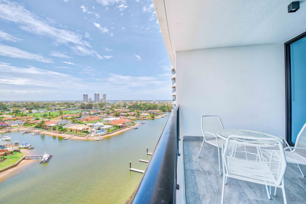 31003/5 HARBOUR SIDE CT, BIGGERA WATERS, QLD 4216