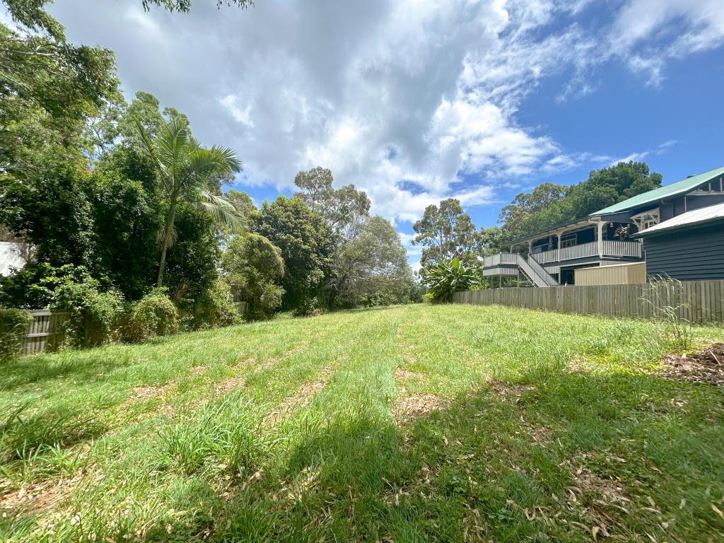 10 THOMPSON ESP, RUSSELL ISLAND, QLD 4184