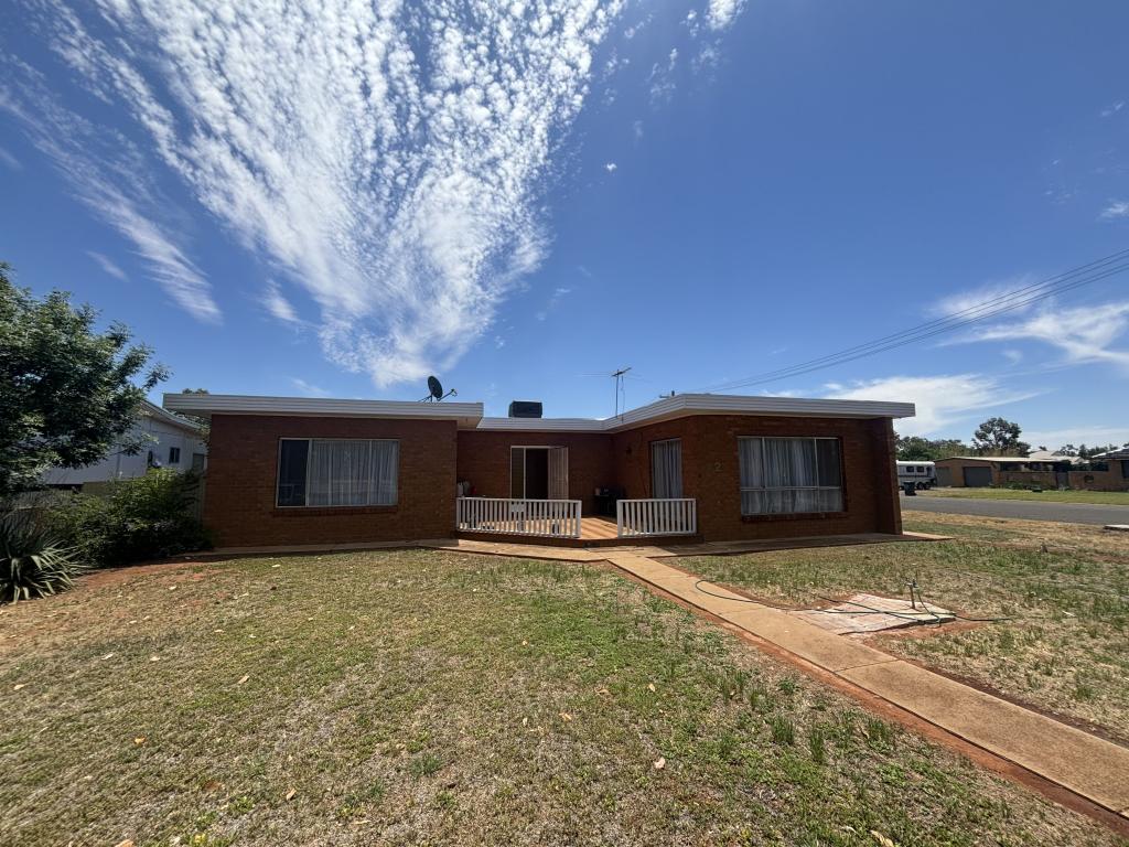 42 Napier St, Goolgowi, NSW 2652