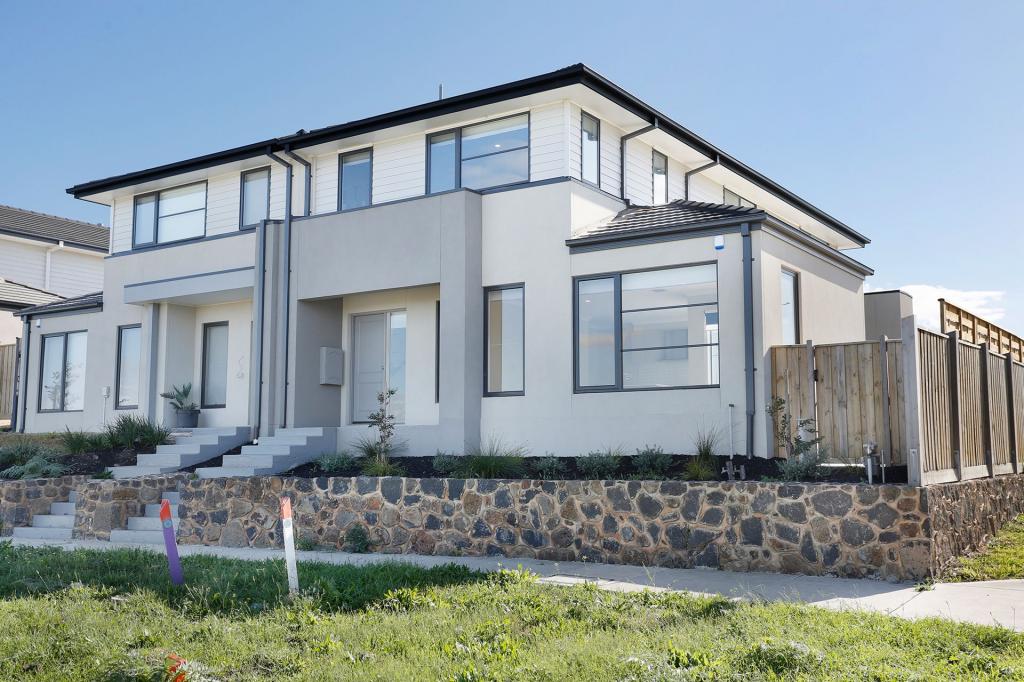 2 GARRONG AVE, WOLLERT, VIC 3750