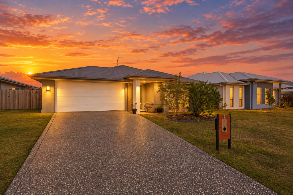 8 ROBIN LANE, ELI WATERS, QLD 4655