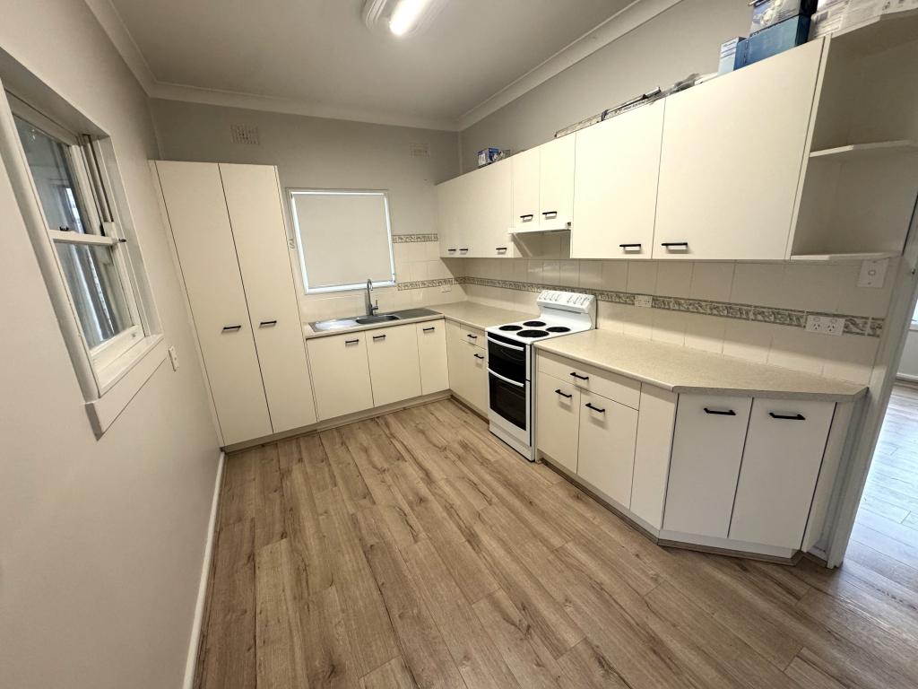9 Bundarra Rd, Campbelltown, NSW 2560