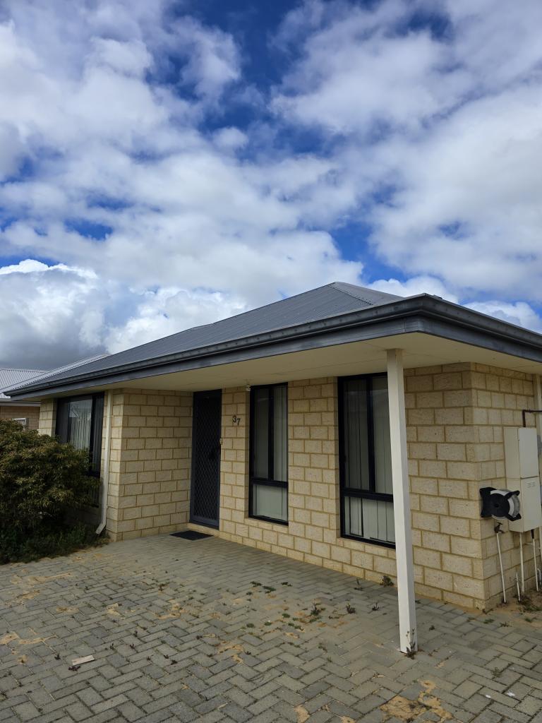 37 Lascelles Crcs, Lakelands, WA 6180