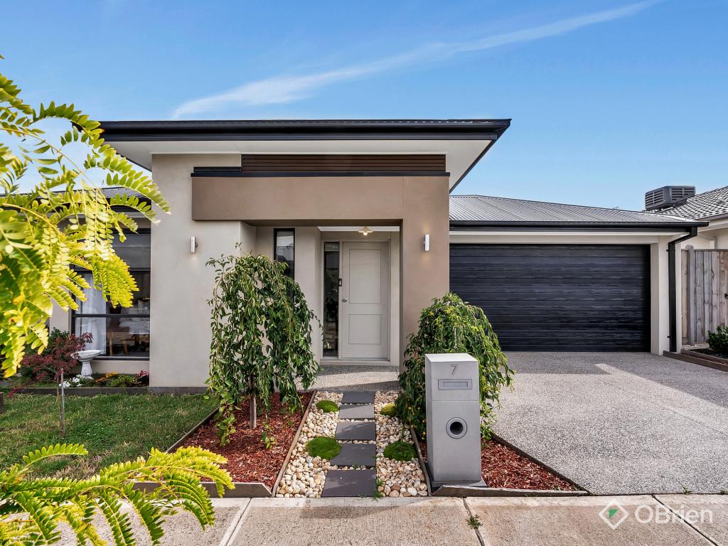 7 Zebu Dr, Clyde North, VIC 3978