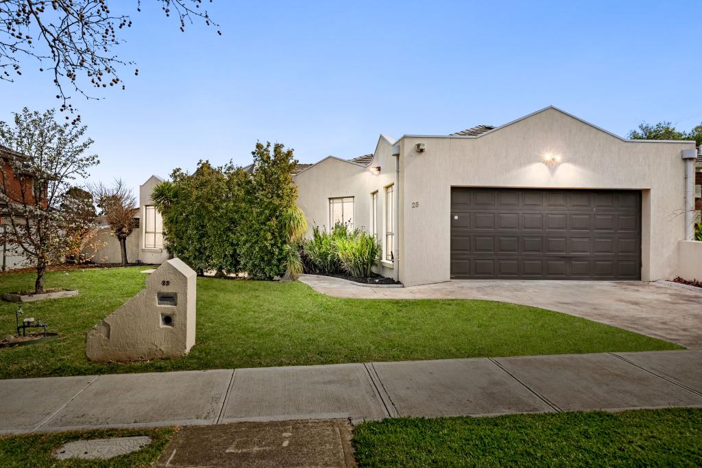 25 Royal Cres, Hillside, VIC 3037