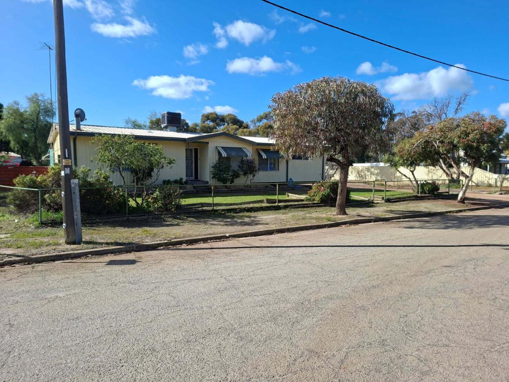 13 Leake St, Kellerberrin, WA 6410