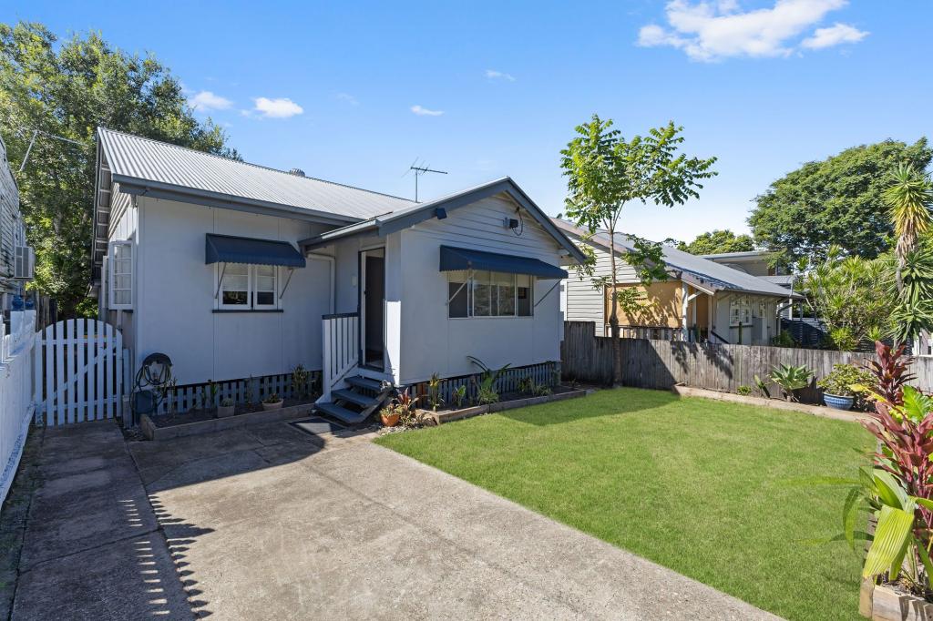 20 DONALD ST, WOODY POINT, QLD 4019