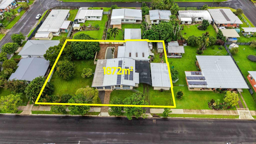 451-453 Mccoombe St, Mooroobool, QLD 4870