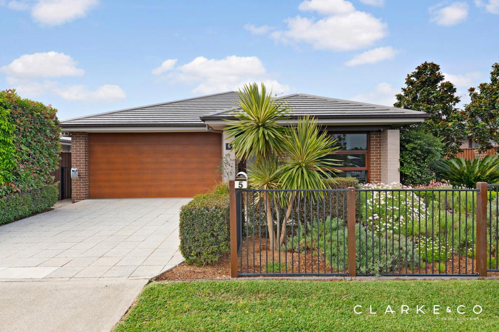 5 Grand Pde, Rutherford, NSW 2320