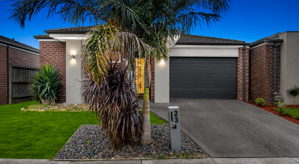 23 PAXFORD DR, CRANBOURNE NORTH, VIC 3977