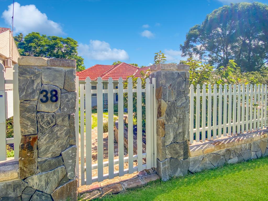 38 Stanleigh Cres, West Wollongong, NSW 2500