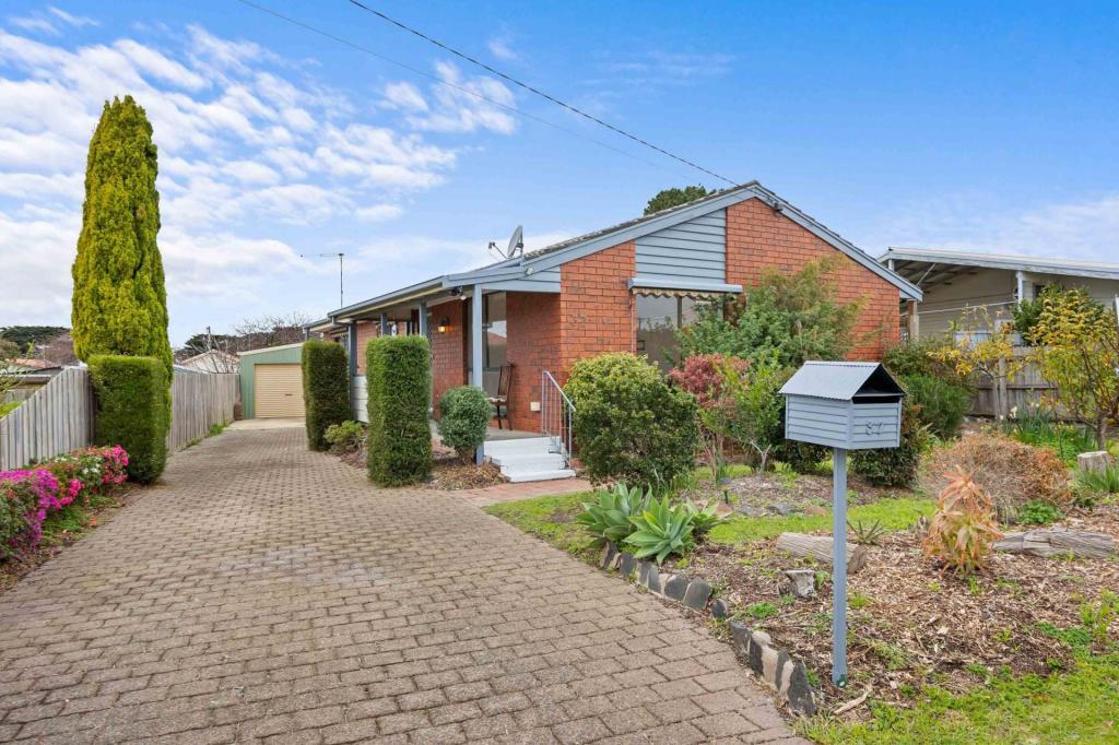 37 Seaview Ave, St Leonards, VIC 3223