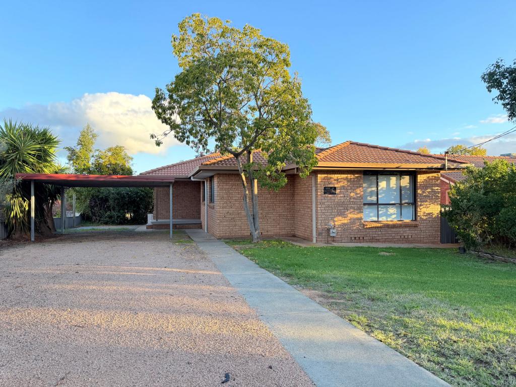 2 Lotus Pl, Parkes, NSW 2870