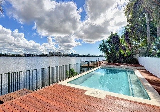 1 Notre Dame Ct, Varsity Lakes, QLD 4227
