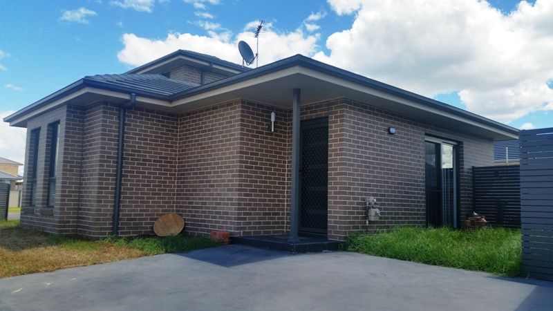 21a Pacific Palms Cct, Hoxton Park, NSW 2171