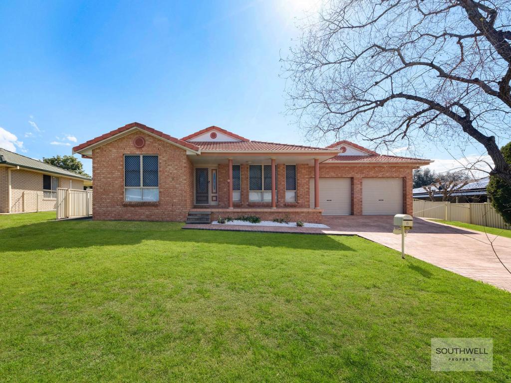 8 THE RETREAT, TAMWORTH, NSW 2340