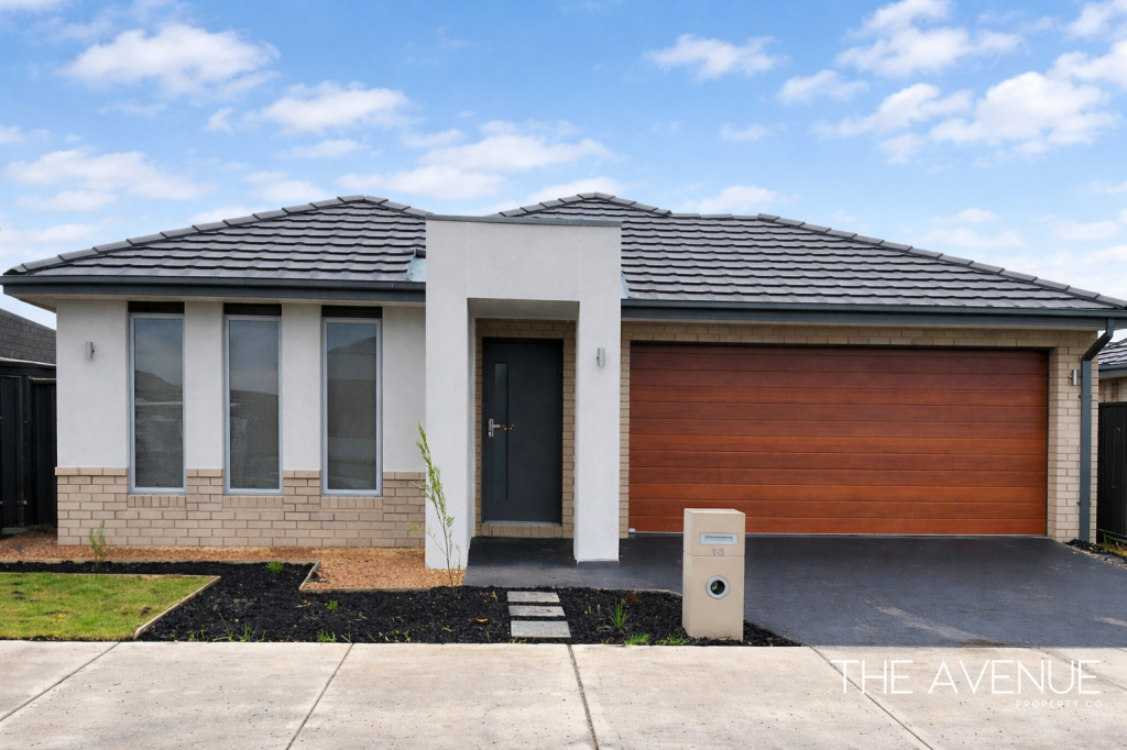 13 SHAWLANDS RD, BEVERIDGE, VIC 3753