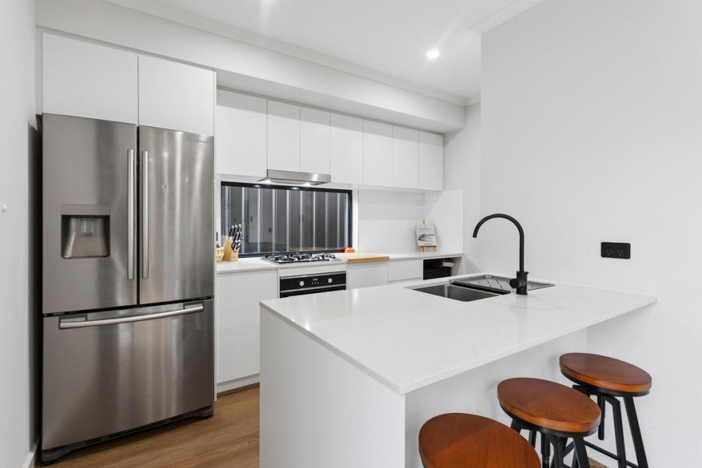 16 Jeff St, Para Vista, SA 5093