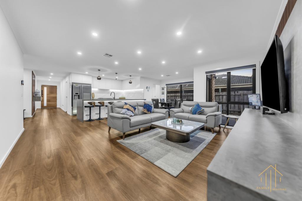 12 BORROWDALE CT, CRANBOURNE WEST, VIC 3977