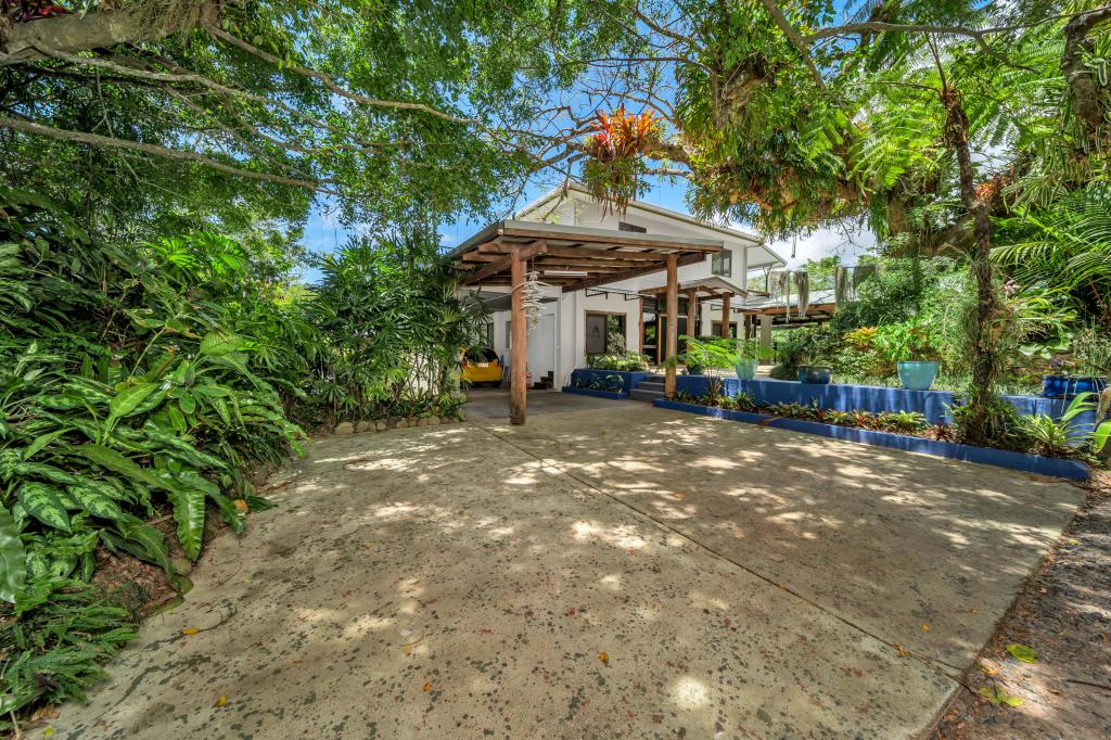 582 Bingil Bay Rd, Bingil Bay, QLD 4852